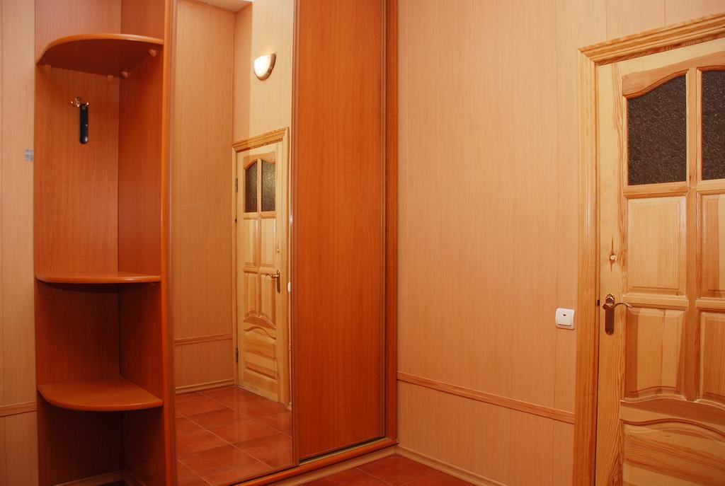House In Bohatyrska Street Kyiv Exterior foto